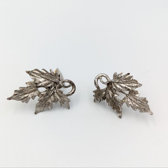 Vintage EMMONS Clip On Earrings Silver Tone Metal Leaf Design Textured - Picture 4 of 12